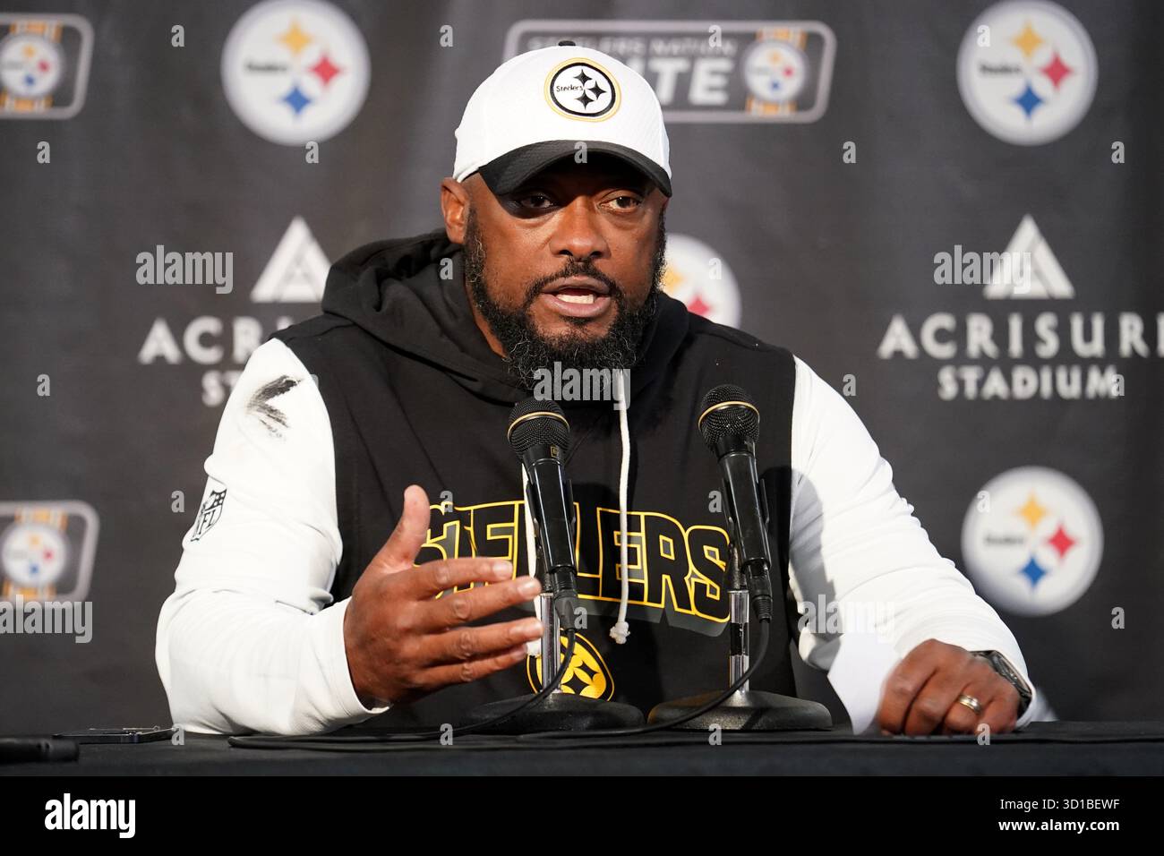 Pittsburgh Steelers head coach Mike Tomlin speaks during a news