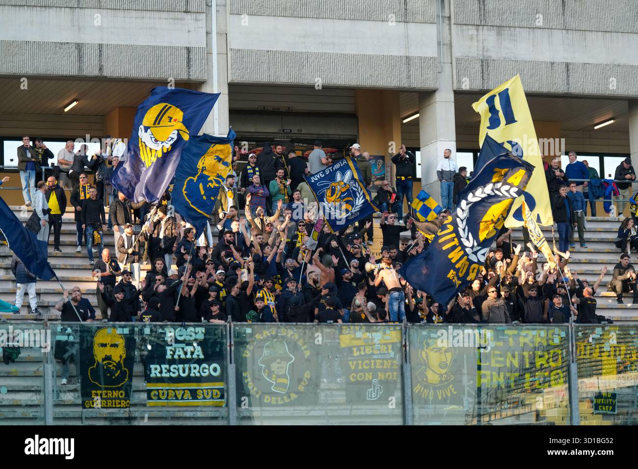 juve-stabia-ultras-during-padova-calcio-vs-juve-stabia-italian-serie-b