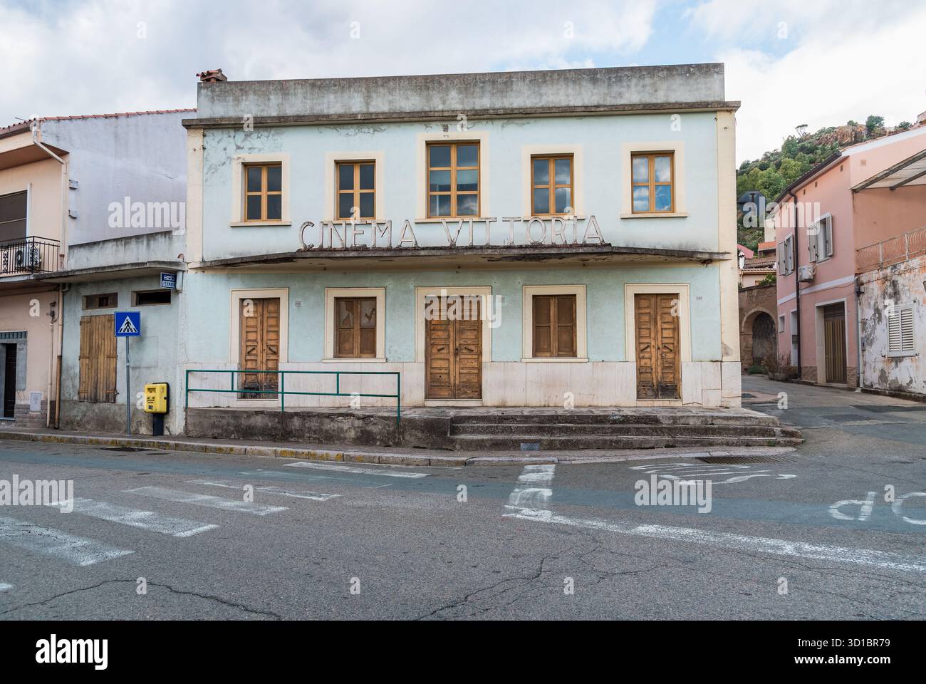 Italian cinema facade hi-res stock photography and images - Alamy, image size:1300x960