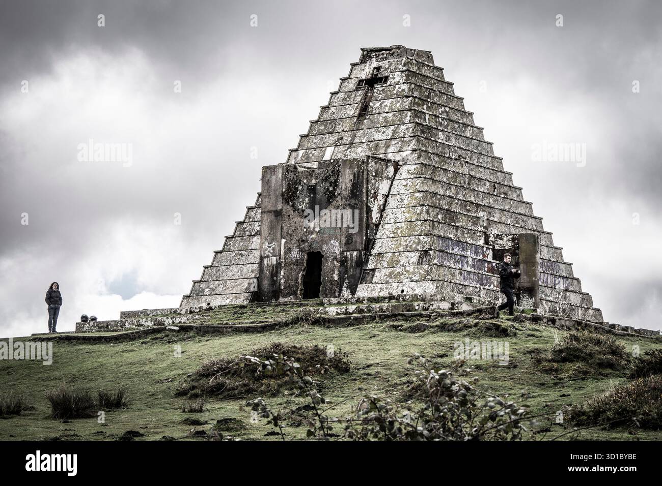 Puerto del escudo pyramid hi-res stock photography and images - Alamy