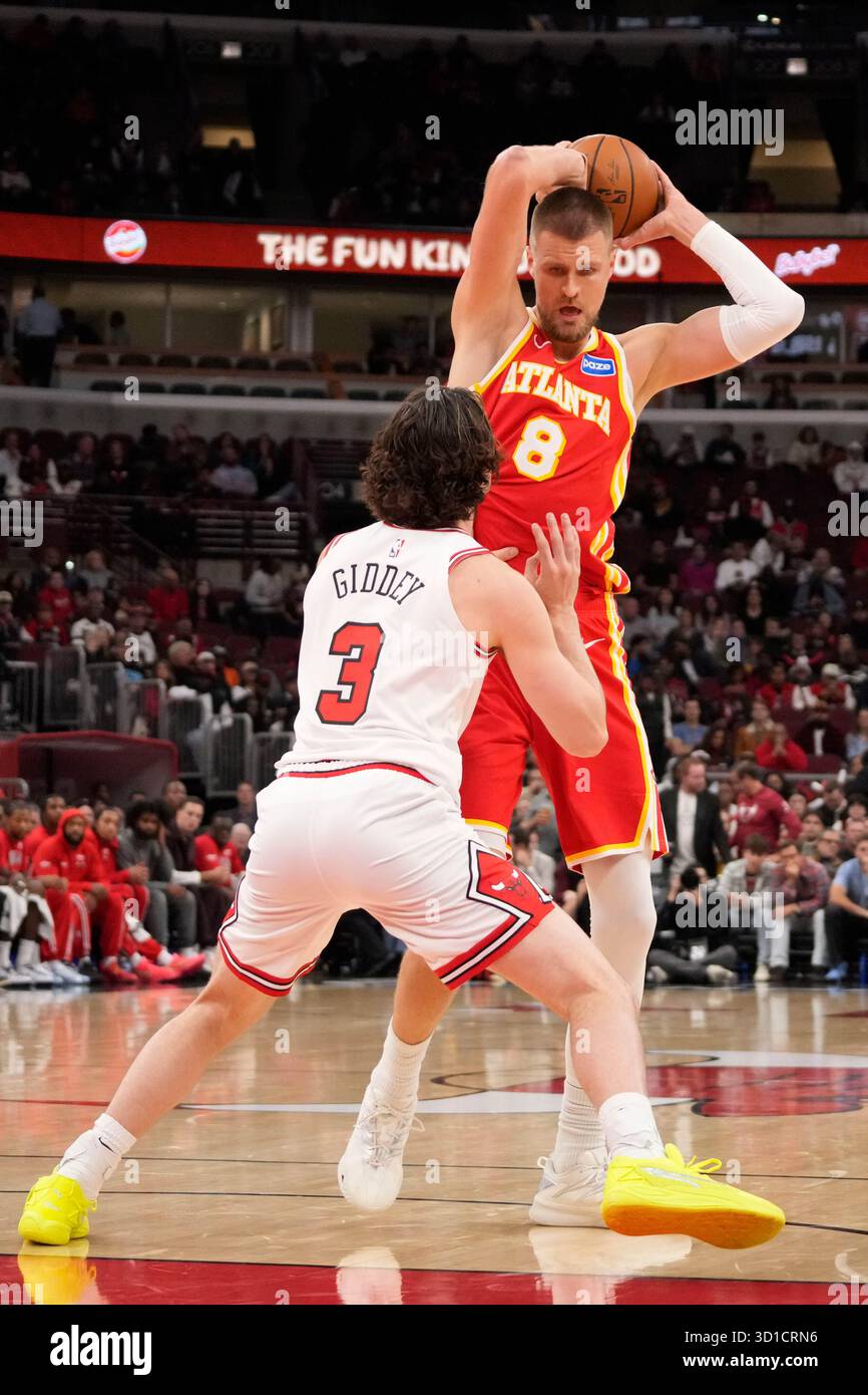 Chicago Bulls guard Josh Giddey (3) defends Atlanta Hawks center