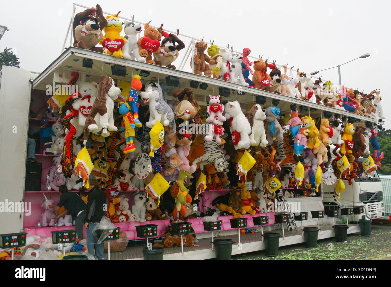 Carnival games booth hi-res stock photography and images - Alamy