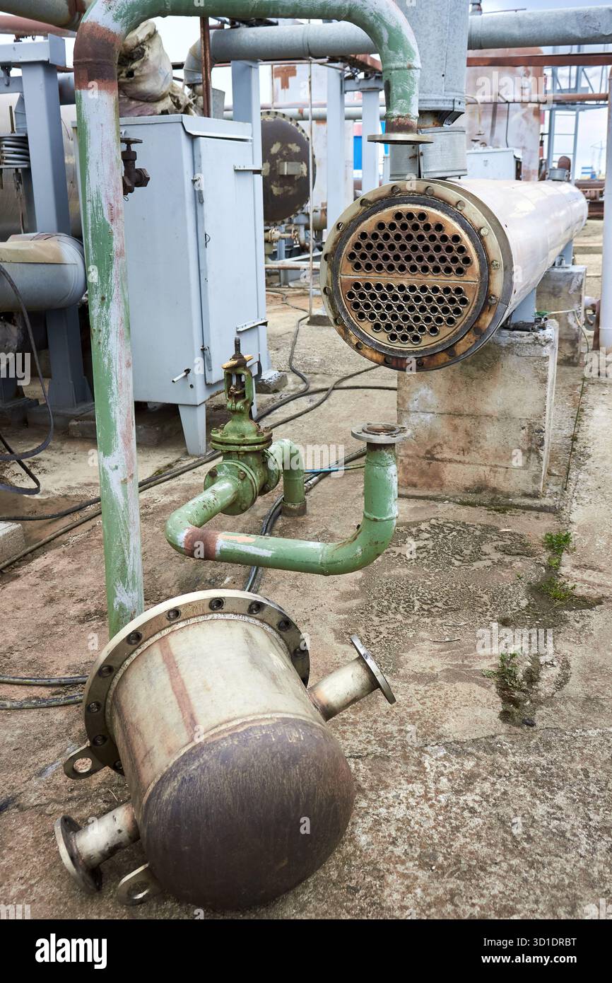 Industrial heat exchanger or boiler tubes bundle. Two way heat ...