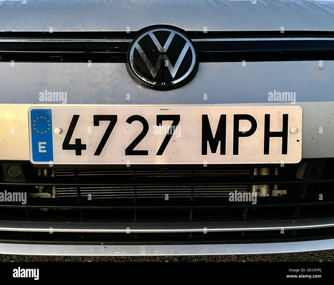 4727 MPH miles per hour front number plate on a silver Volkswagen Golf eTSI car registered in Spain - Smartphone Captured Stock Image