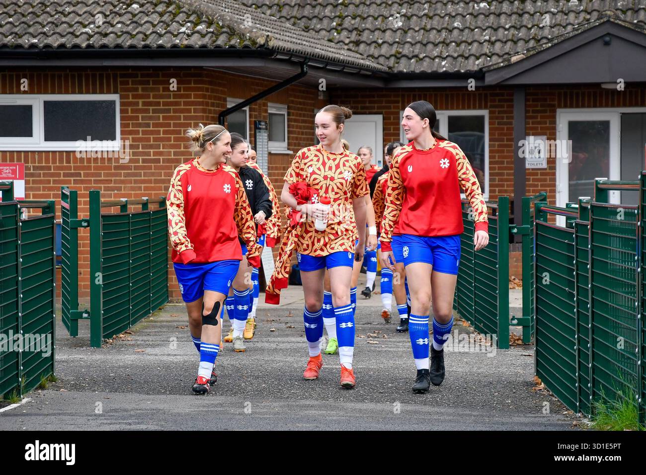 Walking into stadium footballers hi-res stock photography and images ...