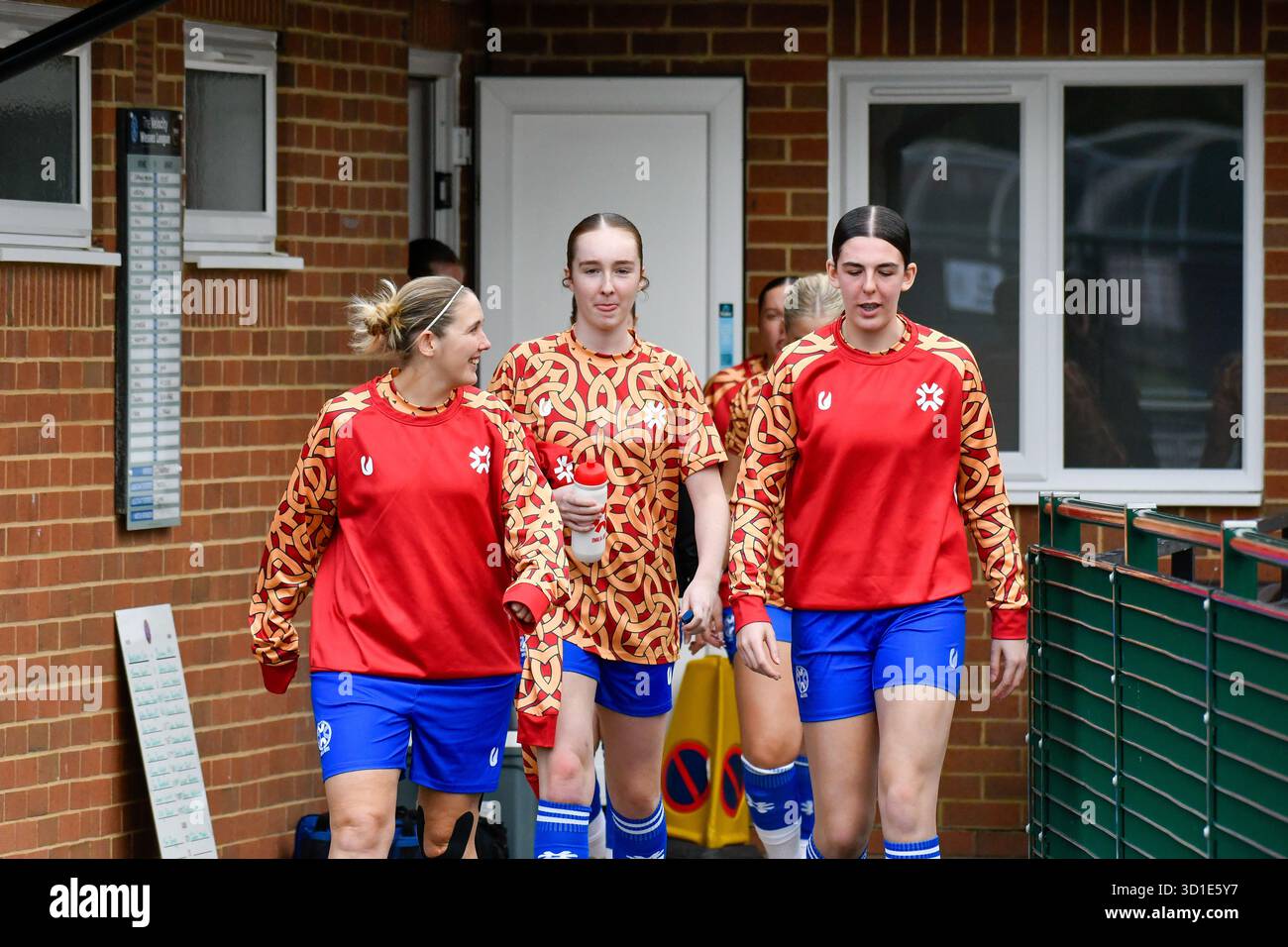 Walking into stadium footballers hi-res stock photography and images ...