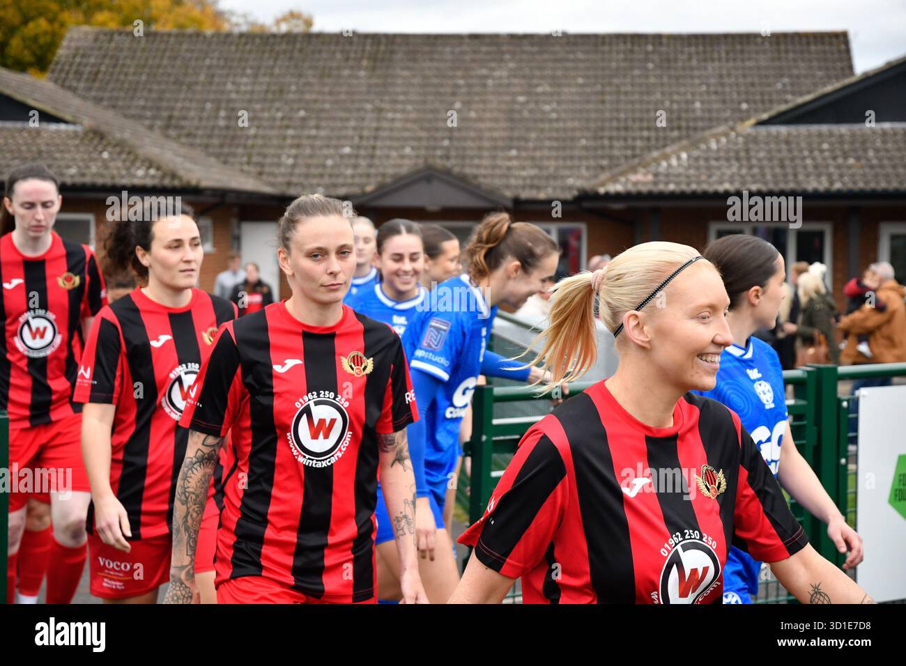 Walking into stadium footballers hi-res stock photography and images ...
