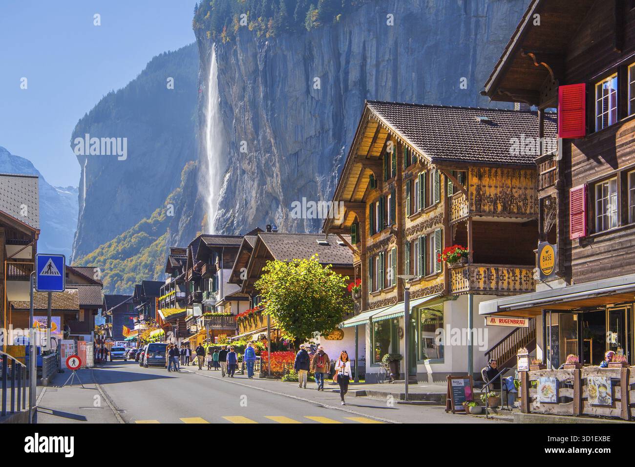 Village road hi-res stock photography and images - Page 3 - Alamy
