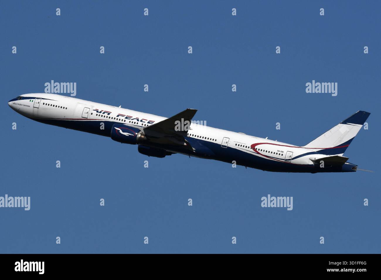AIR PEACE BOEING 777-300 5N-BWI departing Gatwick Stock AIR PEACE BOEING 777-300 5N-BWI departing Gatwick Stock