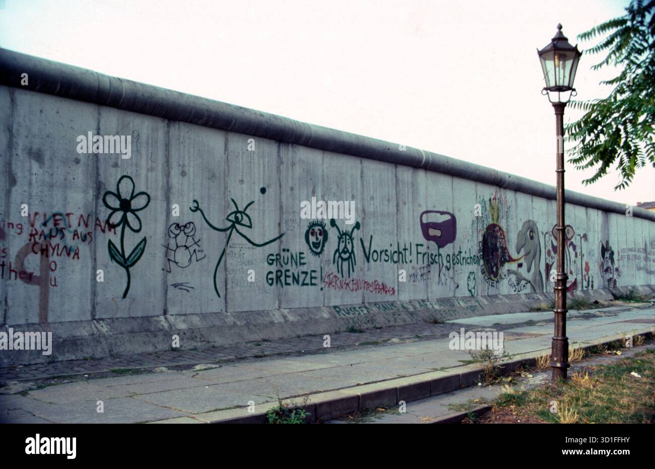 Archivbild 1980er Jahre: die Berliner Mauer / archival image 1980s: the Berlin Wall (nur fuer redaktionelle Verwendung. Keine Werbung. Referenzdatenba Stock Photo
