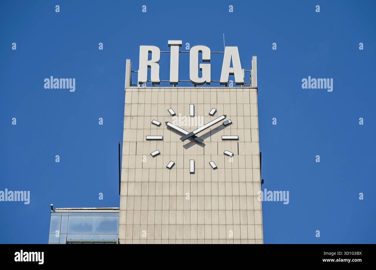 Turm mit Uhr, Hauptbahnhof, Riga, Lettland *** Tower with clock ...
