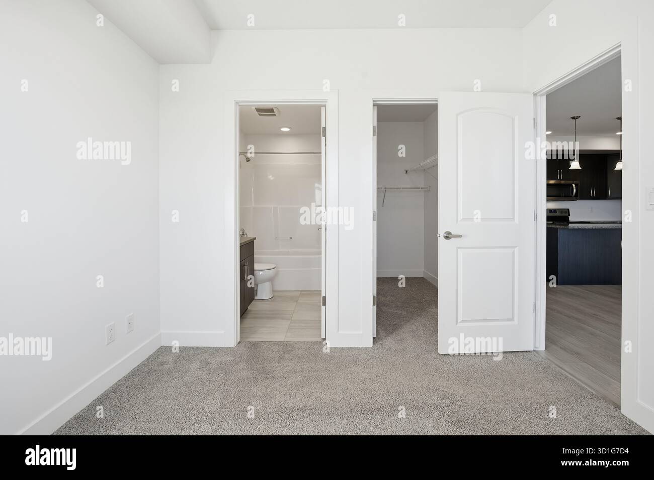 White bedroom with a toilet and a bathtub. The bathroom is next to the  bedroom. The room is empty and clean Stock Photo - Alamy, image size:1300x956