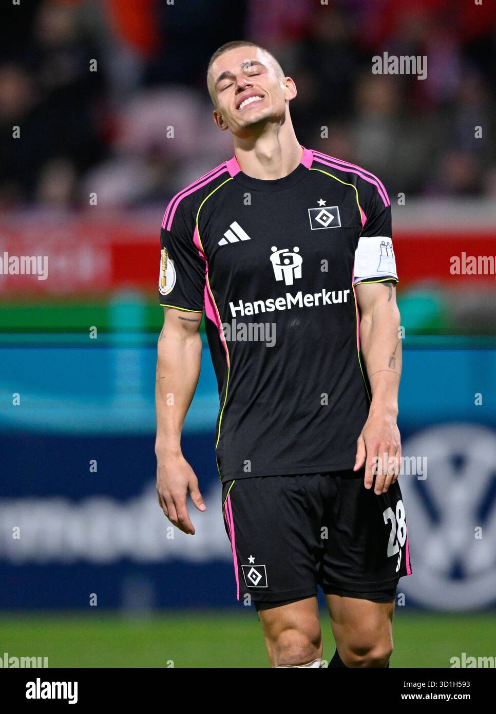 miro-muheim-hamburger-sv-hsv-28-enttaeuschung-enttaeuscht-nach