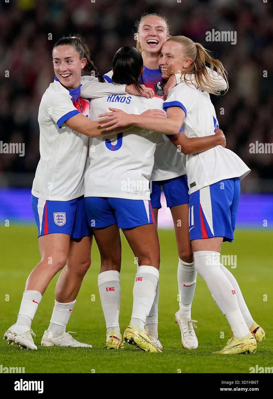 Derby, England, 28th October 2025. Aggie Beever-Jones of England (R ...