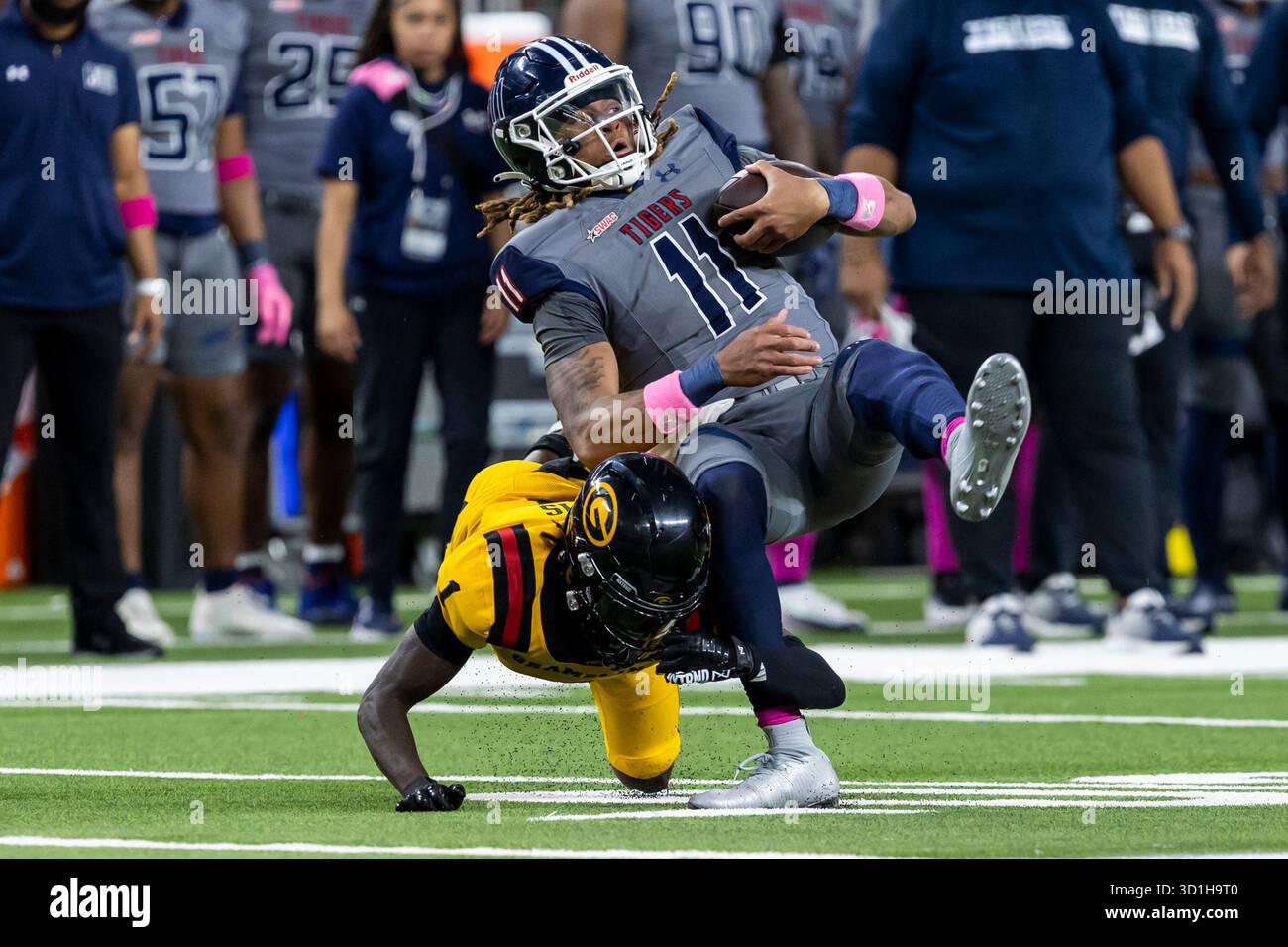 LAS VEGAS, NV - OCTOBER 25: Jackson State quarterback Jared Lockhart ...