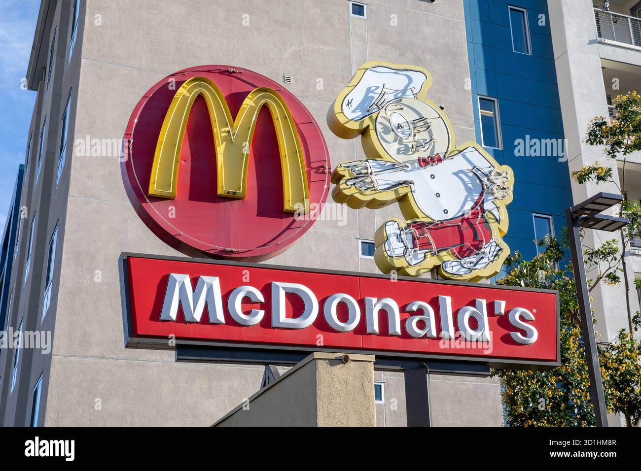 Vintage mcdonalds sign hi-res stock photography and images - Alamy