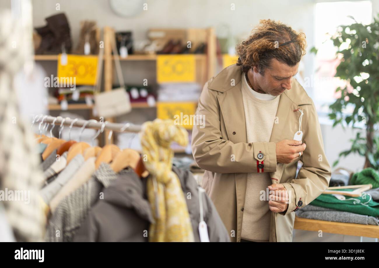 Black trench coat hi-res stock photography and images - Alamy