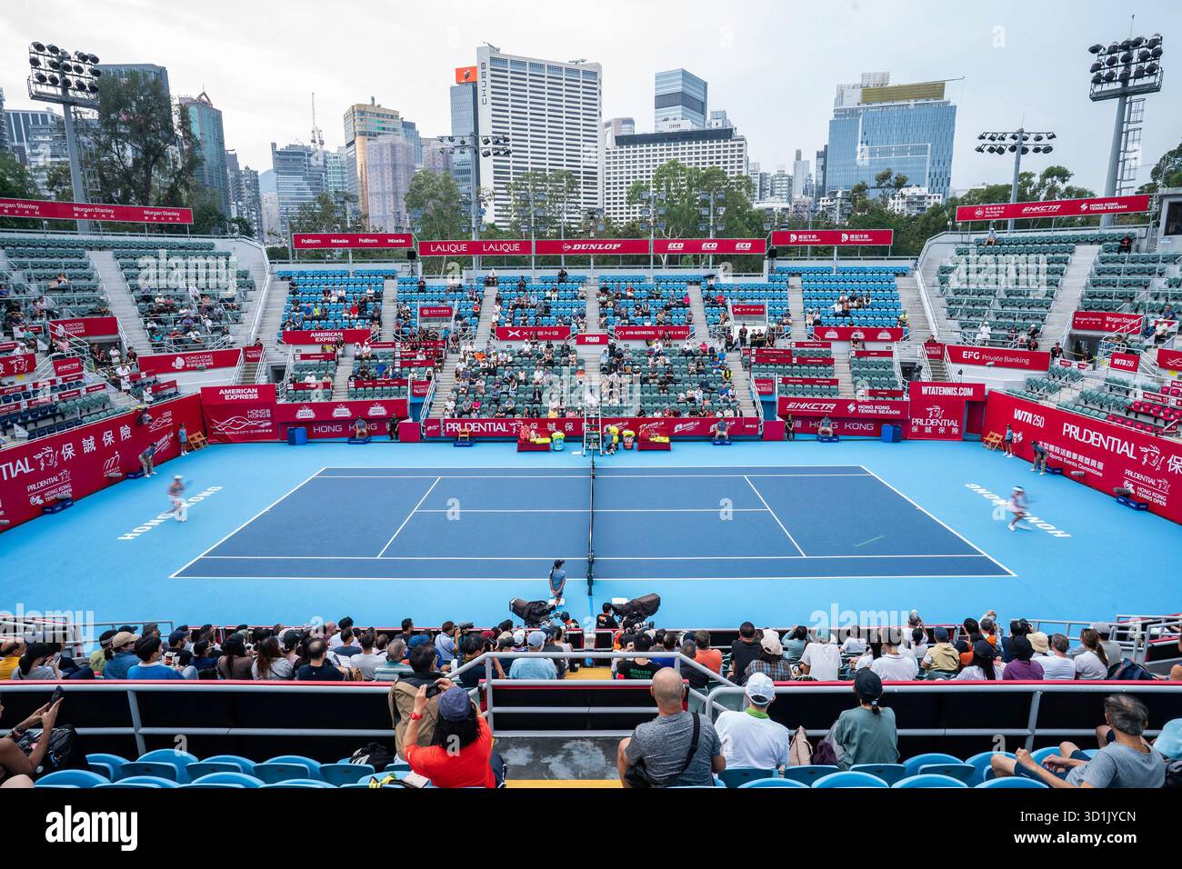 Hong Kong,China.27th October 2025. Wang Yafan of China returns a shot in the Women' Singles Round of 32 match against Maddison Inglis of Australia on day one of the Hong Kong Tennis Open 2025 at Victoria Park on October 27, 2025 in Hong Kong, China. Credit: Hou Yu/China News Service/Alamy Live News Stock Photo