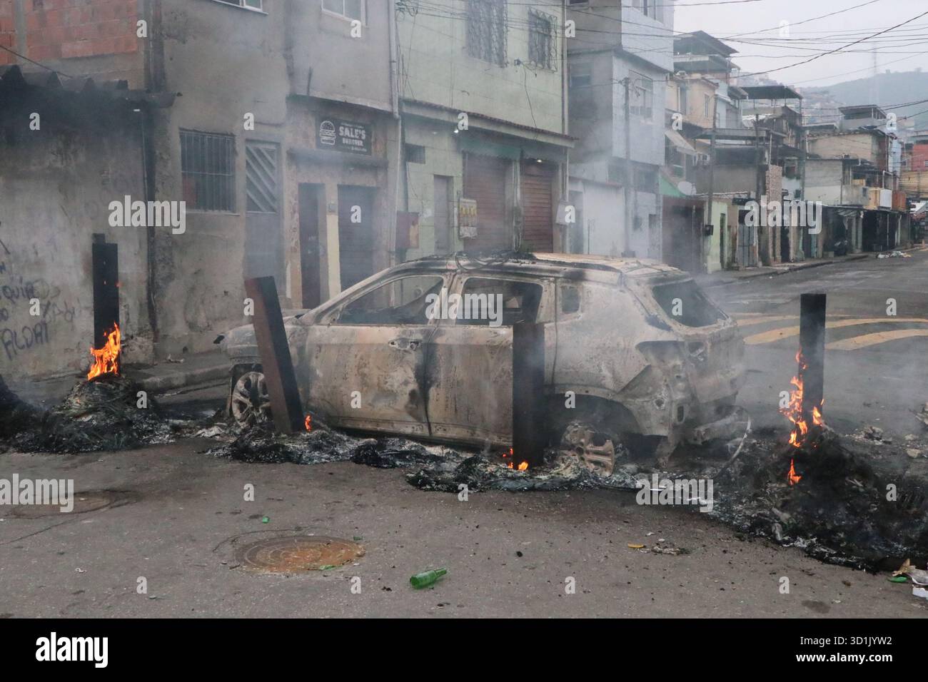 October 28, 2025, Rio De Janeiro, Rio De Janeiro, Brasil: A burned car ...