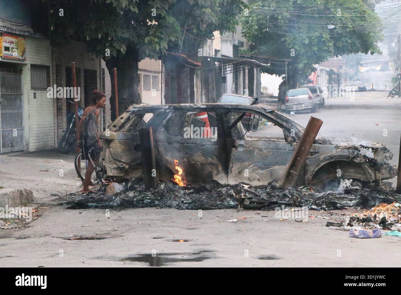 October 28, 2025, Rio De Janeiro, Rio De Janeiro, Brasil: A burned car ...