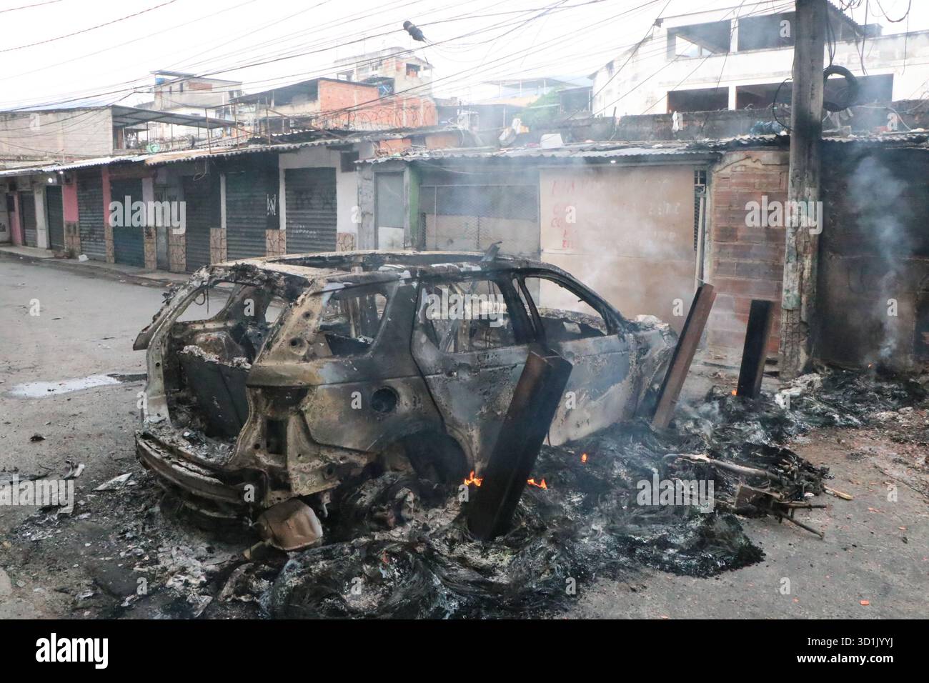 October 28, 2025, Rio De Janeiro, Rio De Janeiro, Brazil: A burned car ...