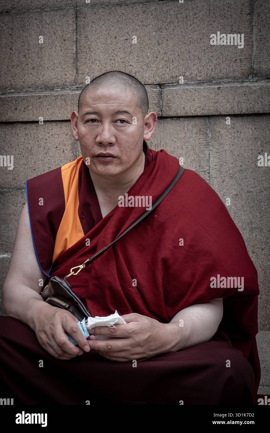 Buddhism buddhist china monk hi-res stock photography and images - Alamy