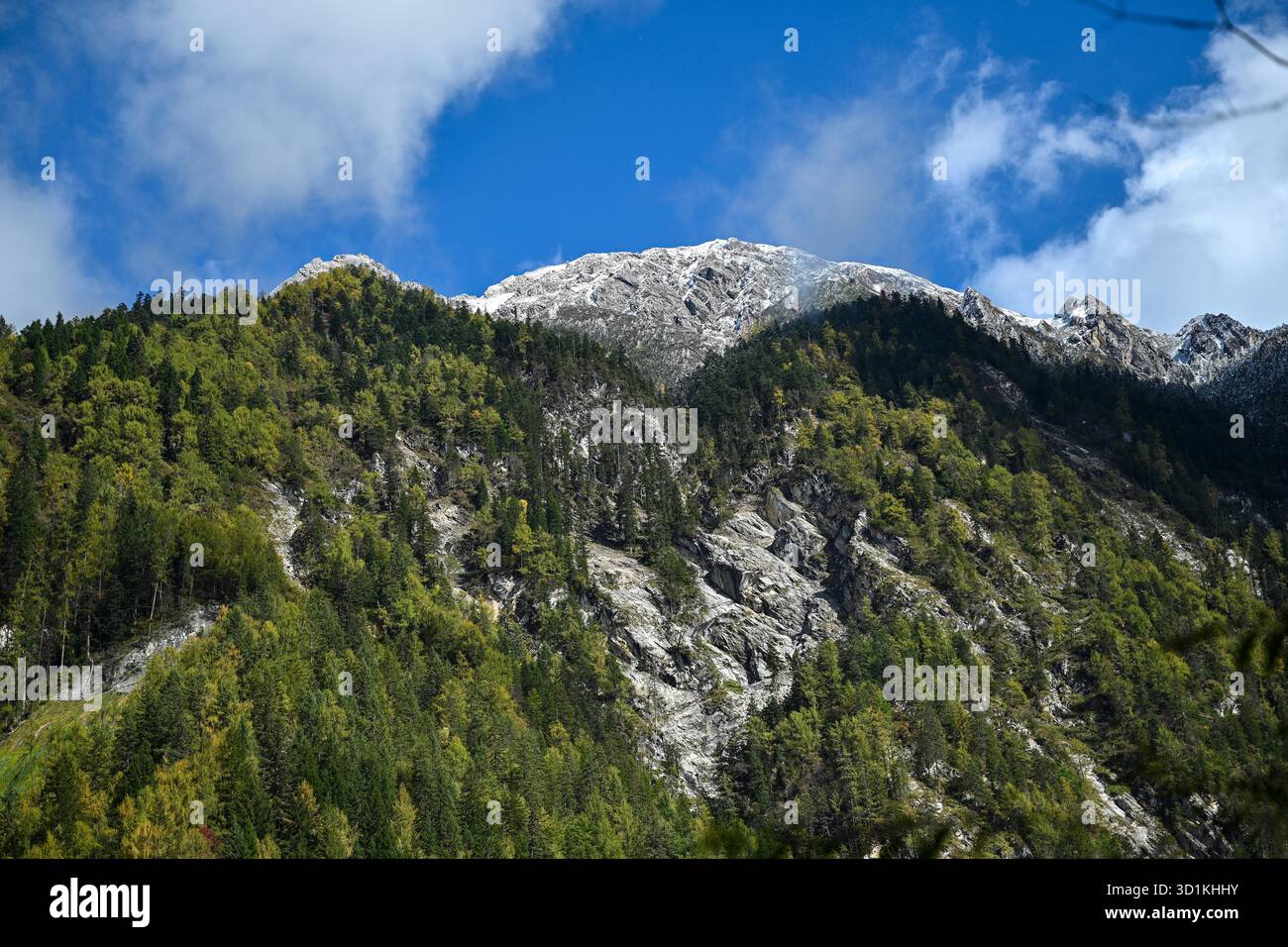 Autumn scenery of Jiuzhaigou Valley Scenic and Historic Interest Area