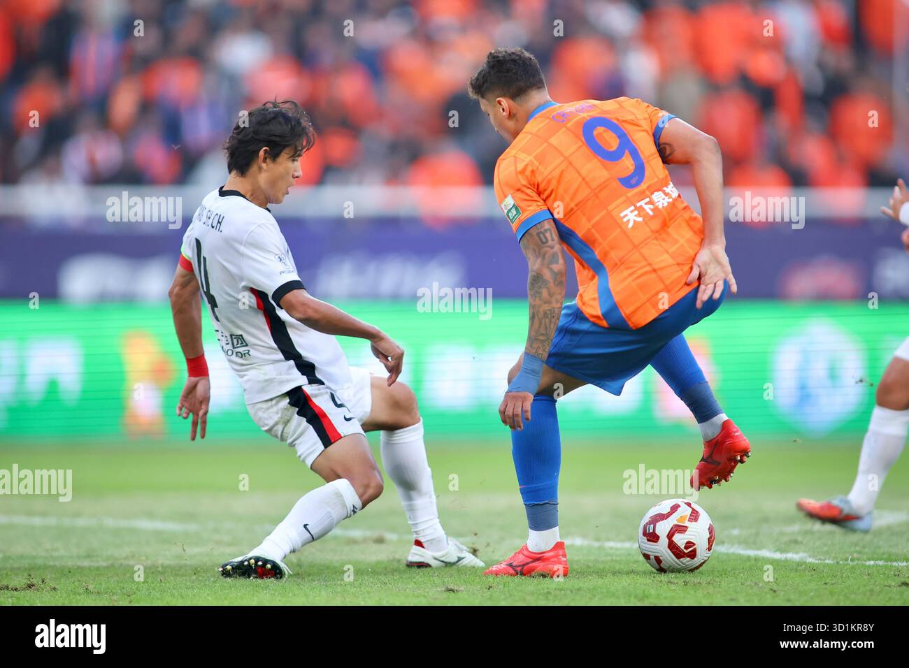 Shandong Taishan Football Club defeated Shanghai Port Football Club ...