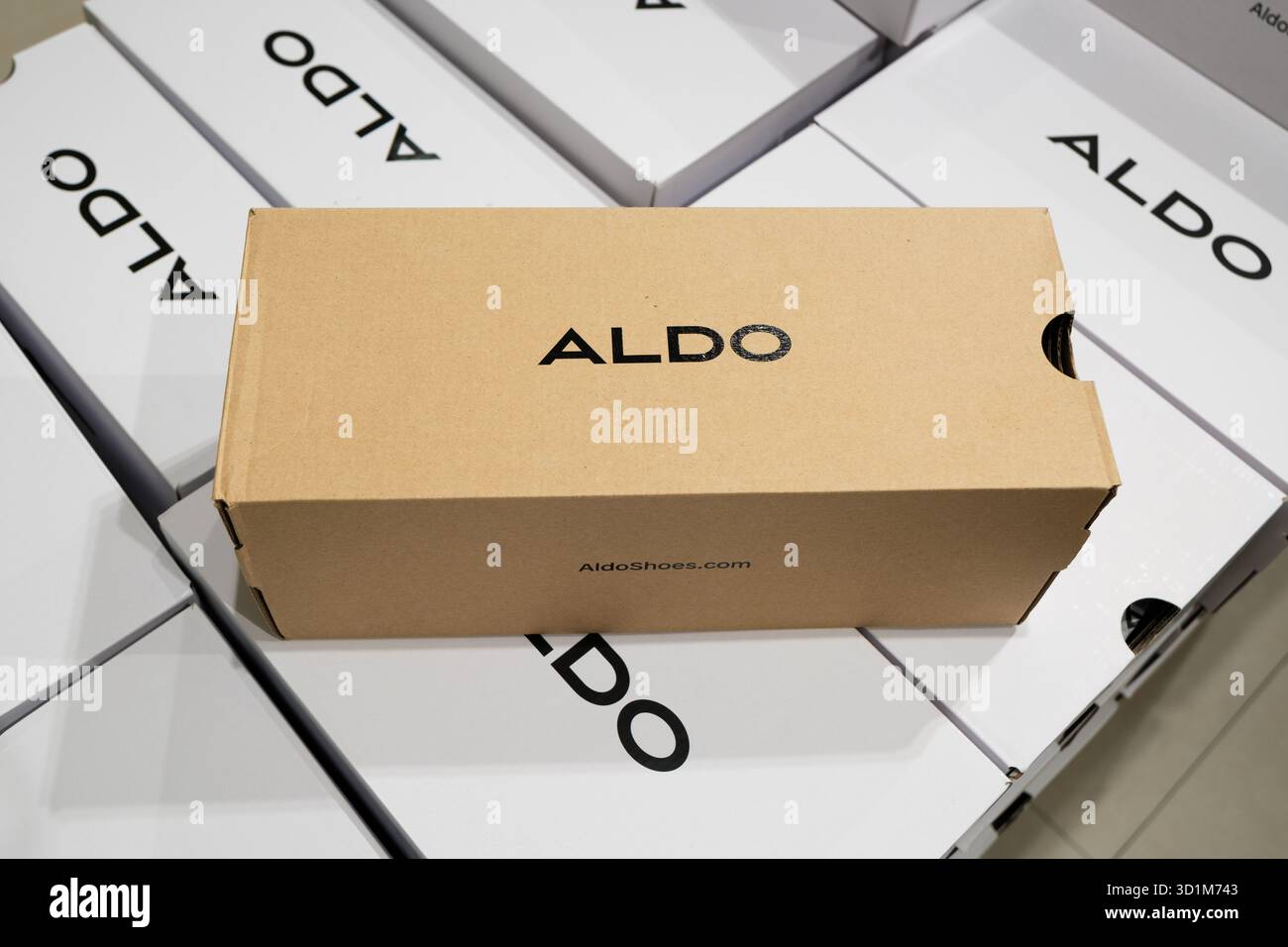 Shoe box hi-res stock photography and images - Alamy display picture 1