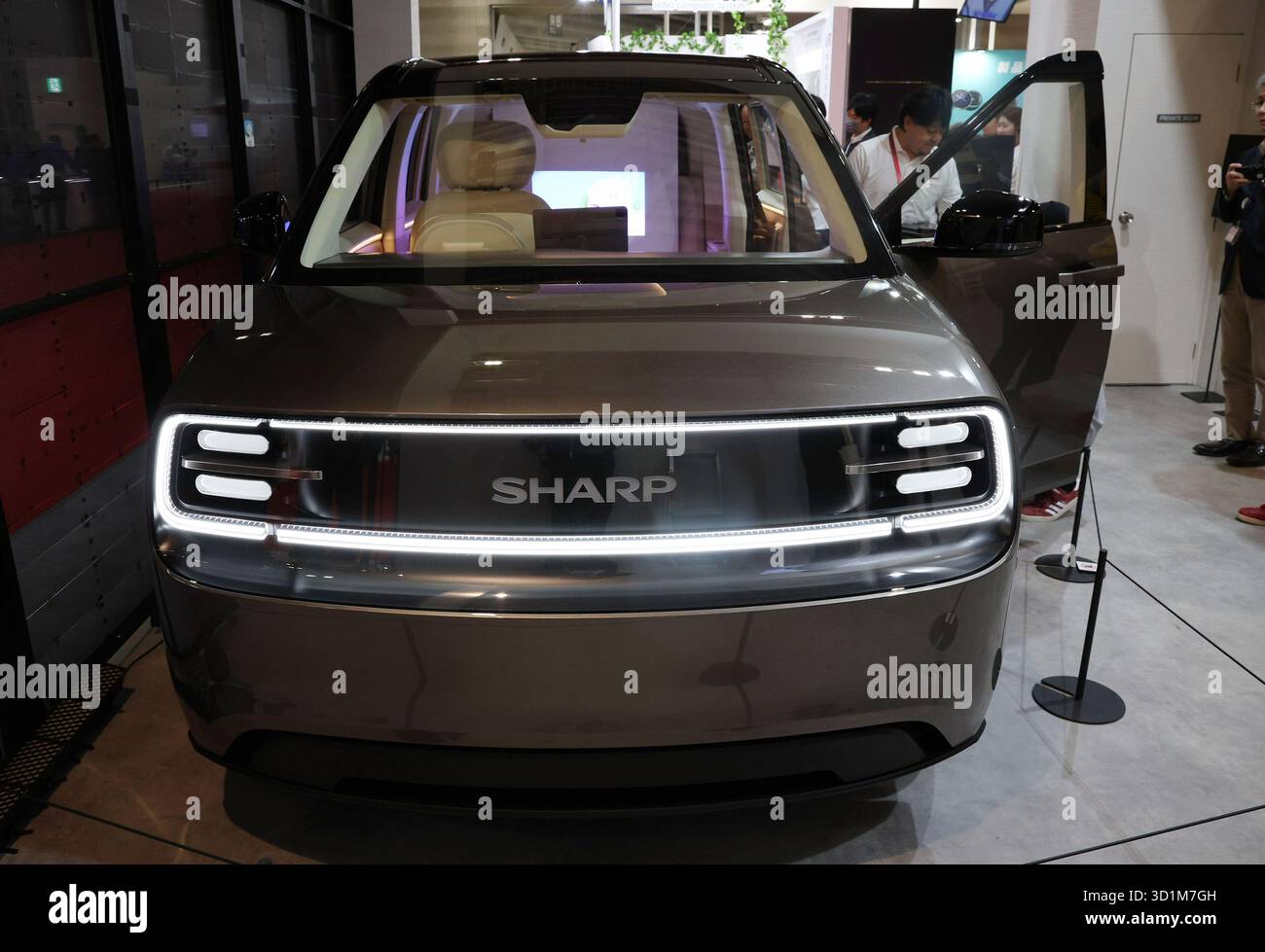 Sharp Vehicle Sharp unveils its self-developed EV (electric vehicle) concept model ...