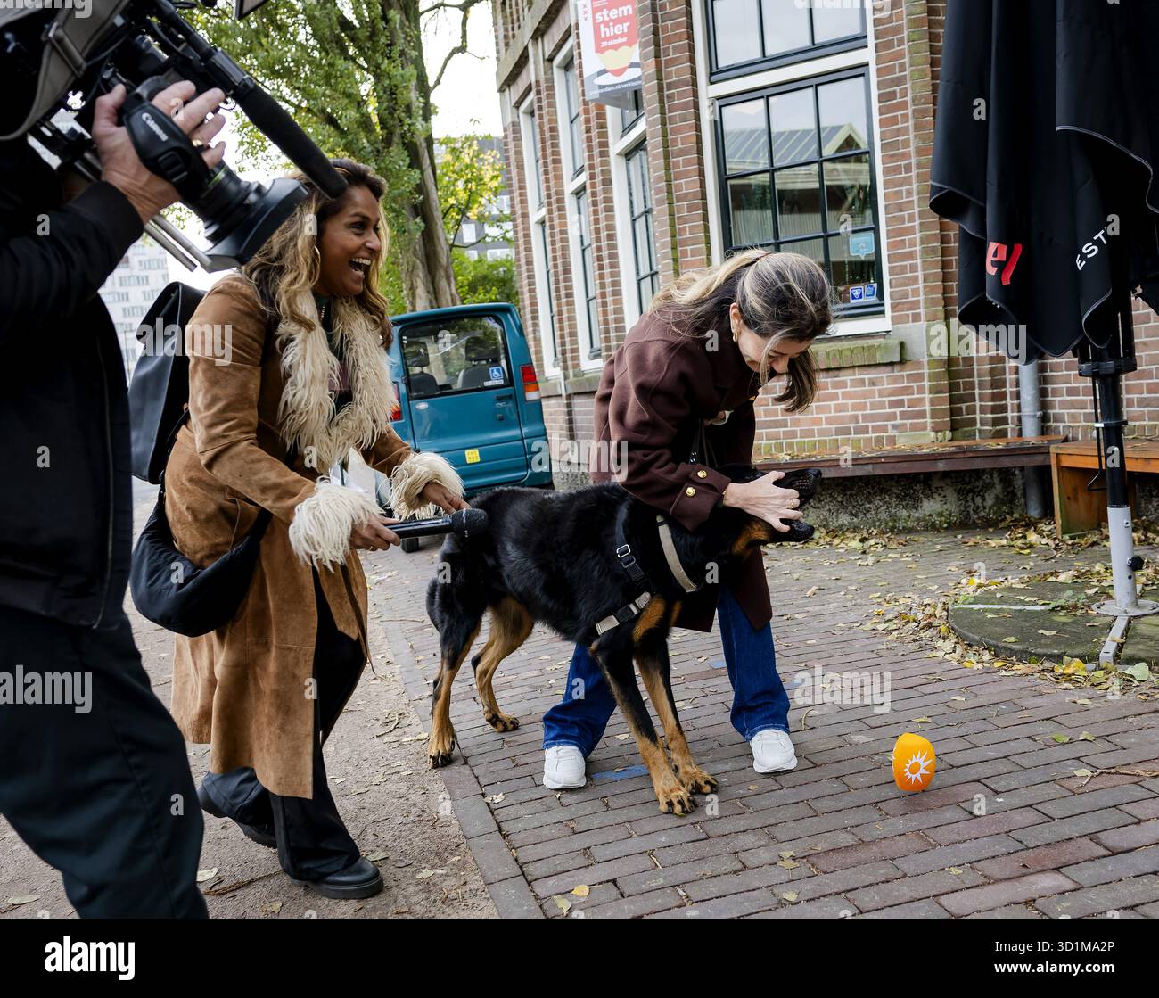 AMSTERDAM – Moos, the dog of People's Party for Freedom and Democracy ...