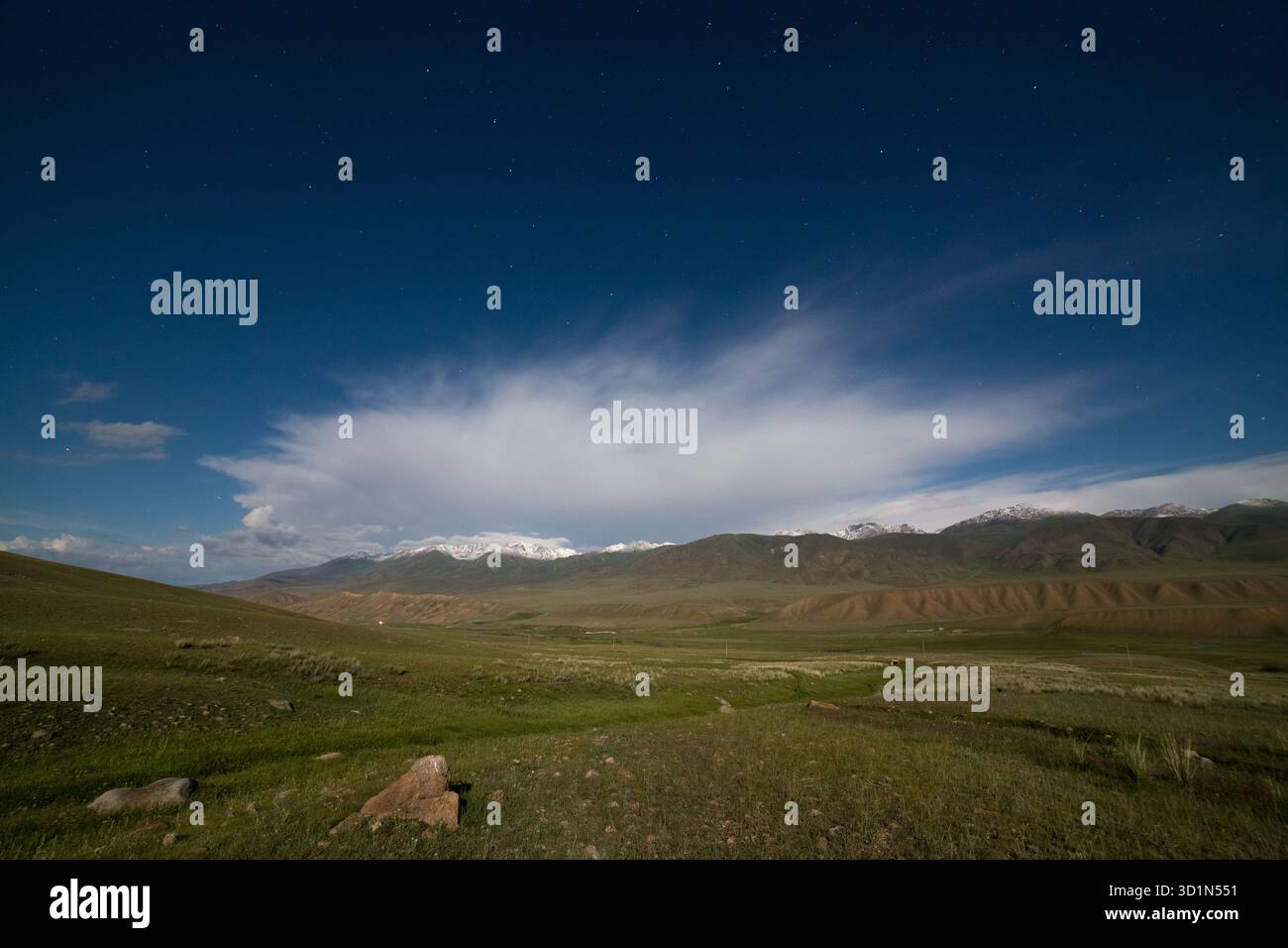 Night landscape mountains hi-res stock photography and images - Alamy