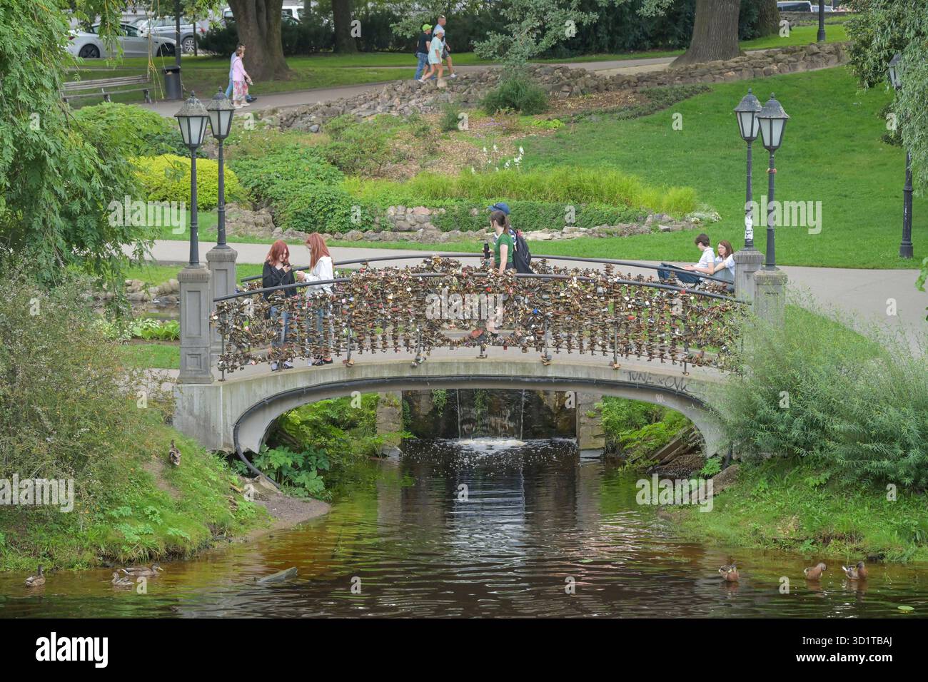Menschen, Freizeit, Stadtkanal, Stadtpark, Riga, Lettland Stock Photo