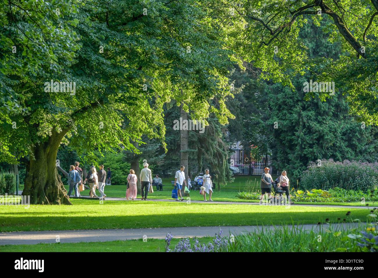 Menschen, Freizeit, Stadtpark, Riga, Lettland Stock Photo