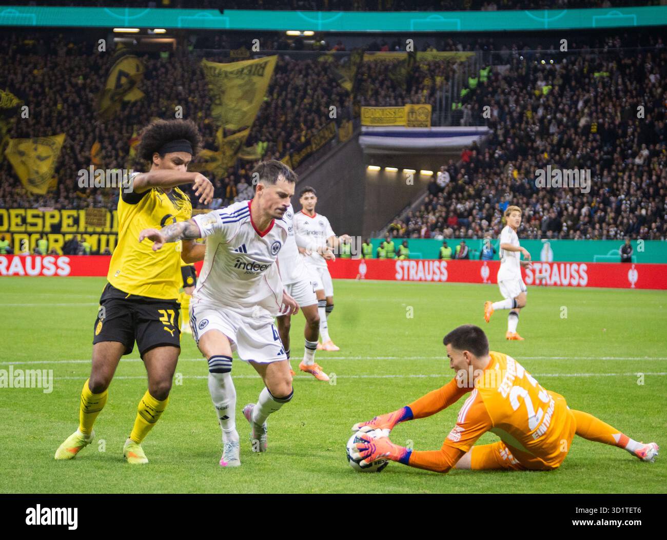Borussia Dortmund beat Eintracht Frankfurt by penalties definition ...
