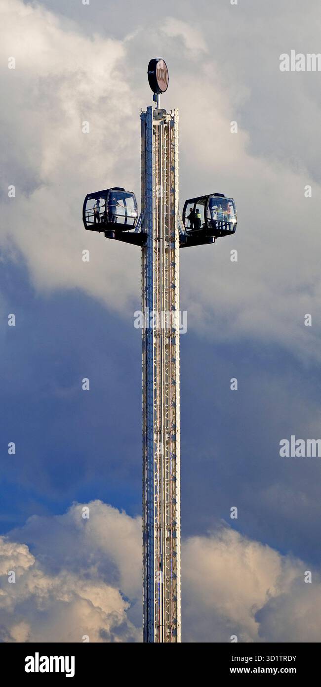 The highest mobile skylift in the world Look 360 degree panorama, Cranger Fair, Herne, Germany Stock Photo