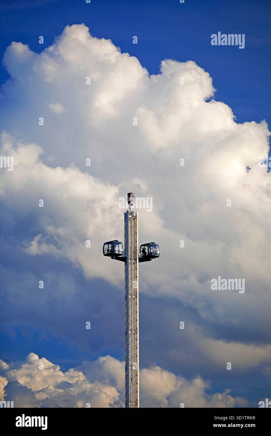 The highest mobile skylift in the world Look 360 degree panorama, Cranger Fair, Herne, Germany Stock Photo