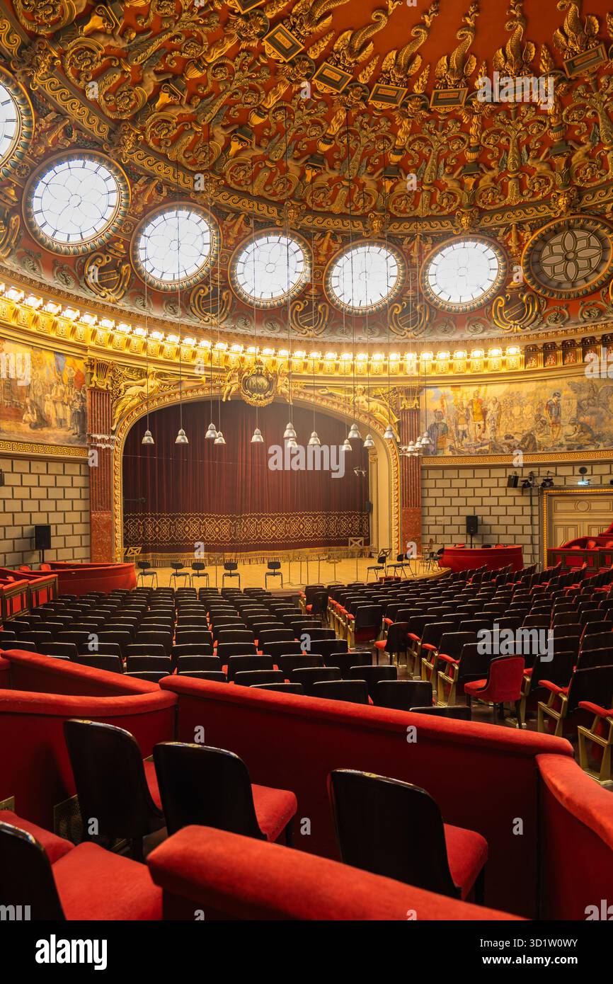 Opera Romenia Bucharest, Romania - 08.10.2024: Romanian National Opera building and ...