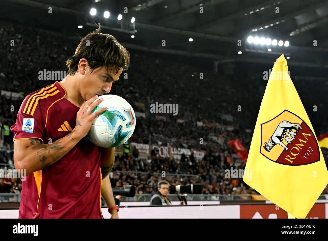 Rome, Italy. 29th Oct, 2025. Paulo Dybala of AS Roma kisses the ball during  the Serie A 2025/2026 football match between AS Roma and Parma Calcio 1913  at Stadio Olimpico in Rome (, image size:1300x956