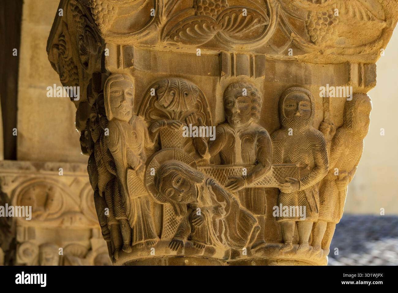 The fall of Jesus Christ carrying the cross Stock Photo - Alamy