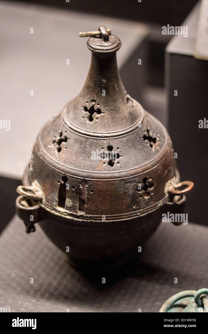 Incense burner museum hi-res stock photography and images - Alamy