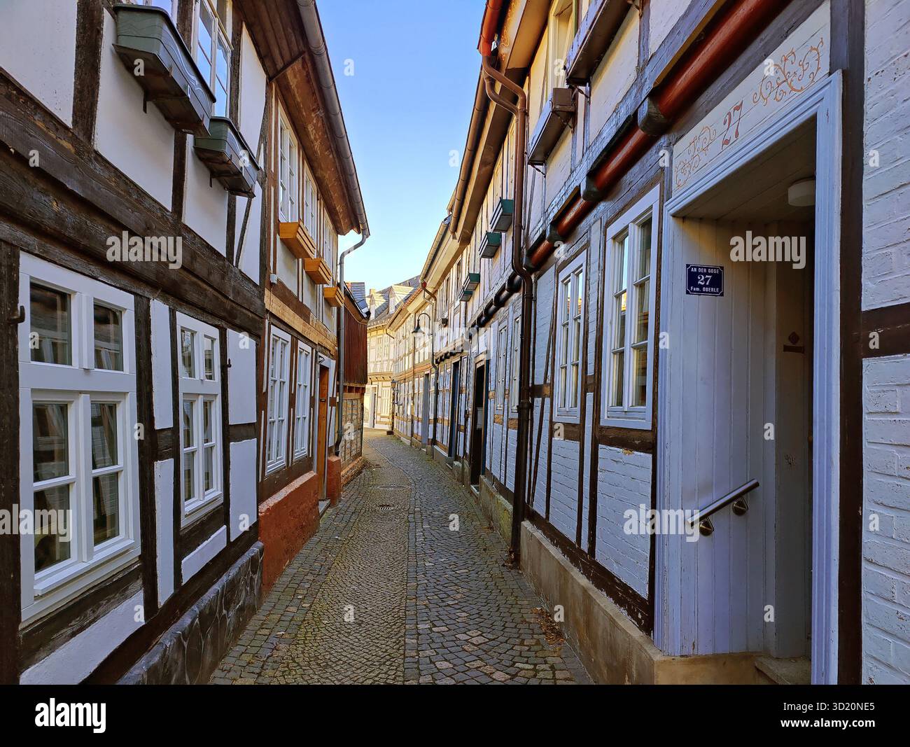 Narrow alley between half hi-res stock photography and images - Alamy