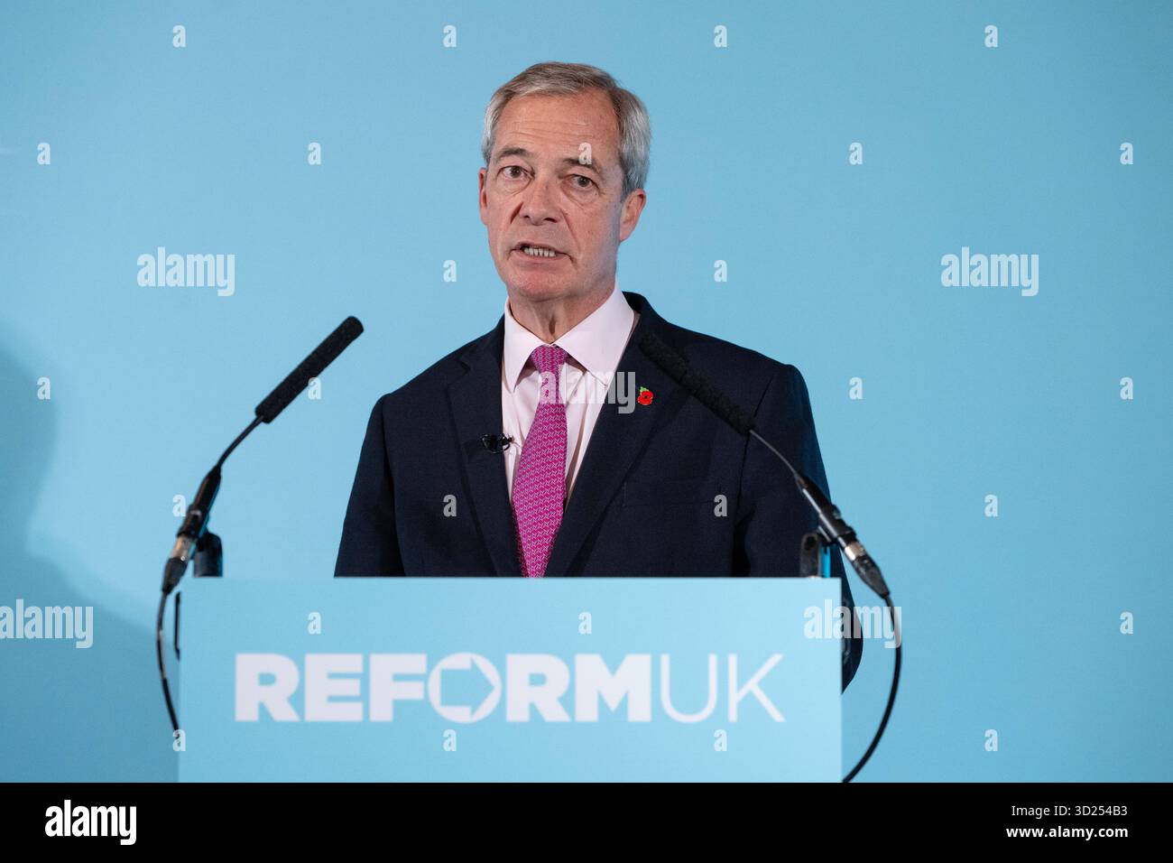 London, UK. 27 October 2025. Reform UK leader Nigel Farage speaks to the media during a press conference in Westminster. Credit: Thomas Krych/Alamy Stock Photo