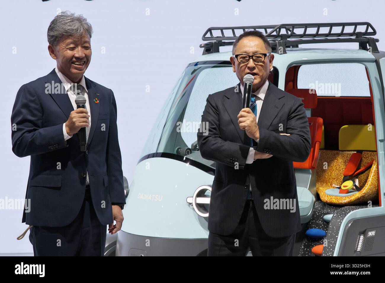 Toyota Chairman Akio Toyoda(R) speaks with President of Daihatsu ...