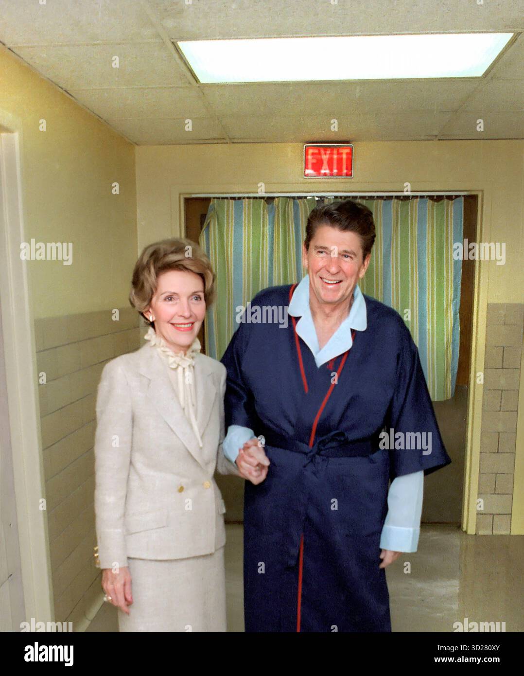 19814 U.S. President Ronald Reagan and U.S. First Lady Nancy Reagan at George ...