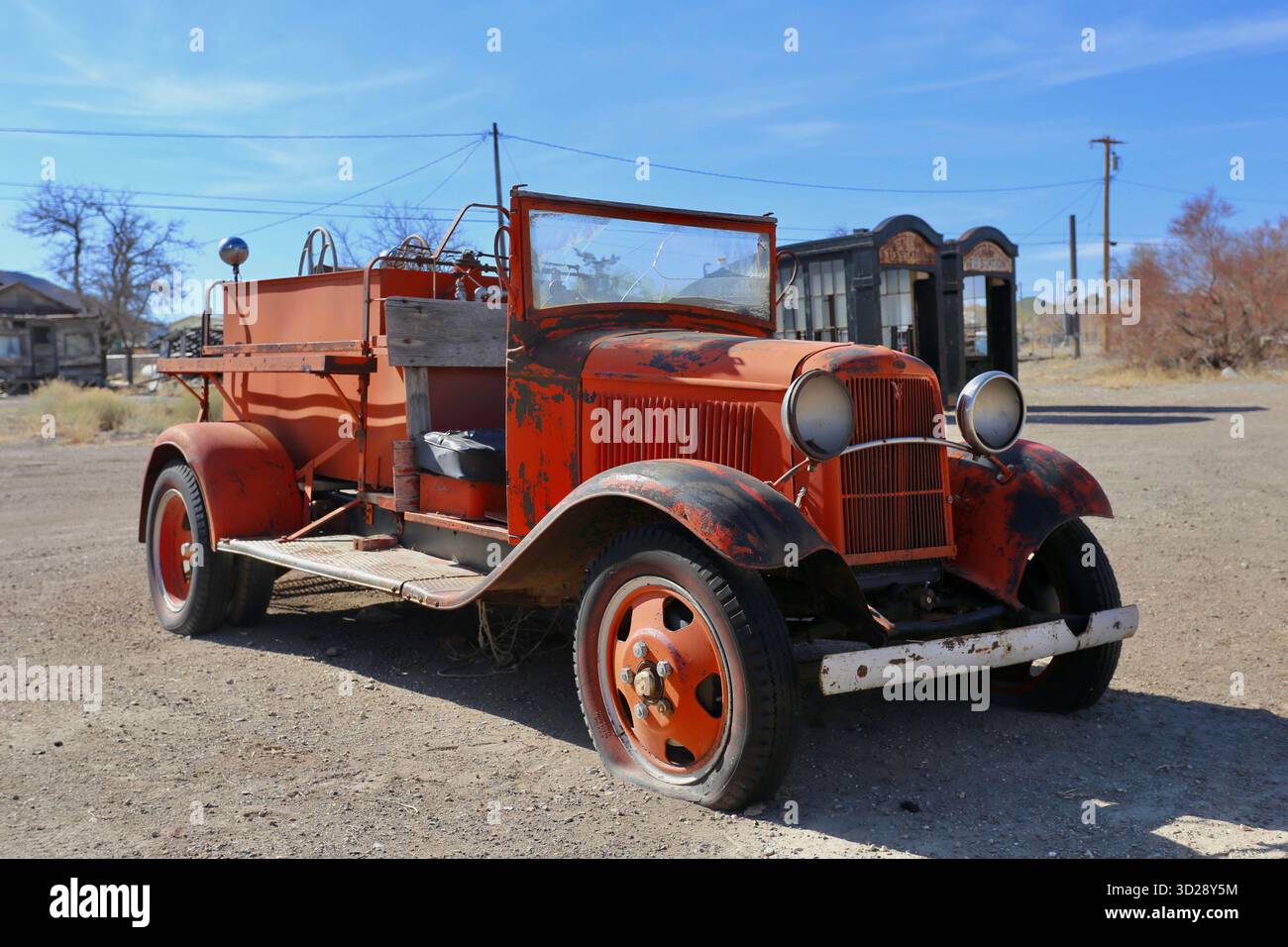 Vintage fire truck station hi-res stock photography and images - Alamy
