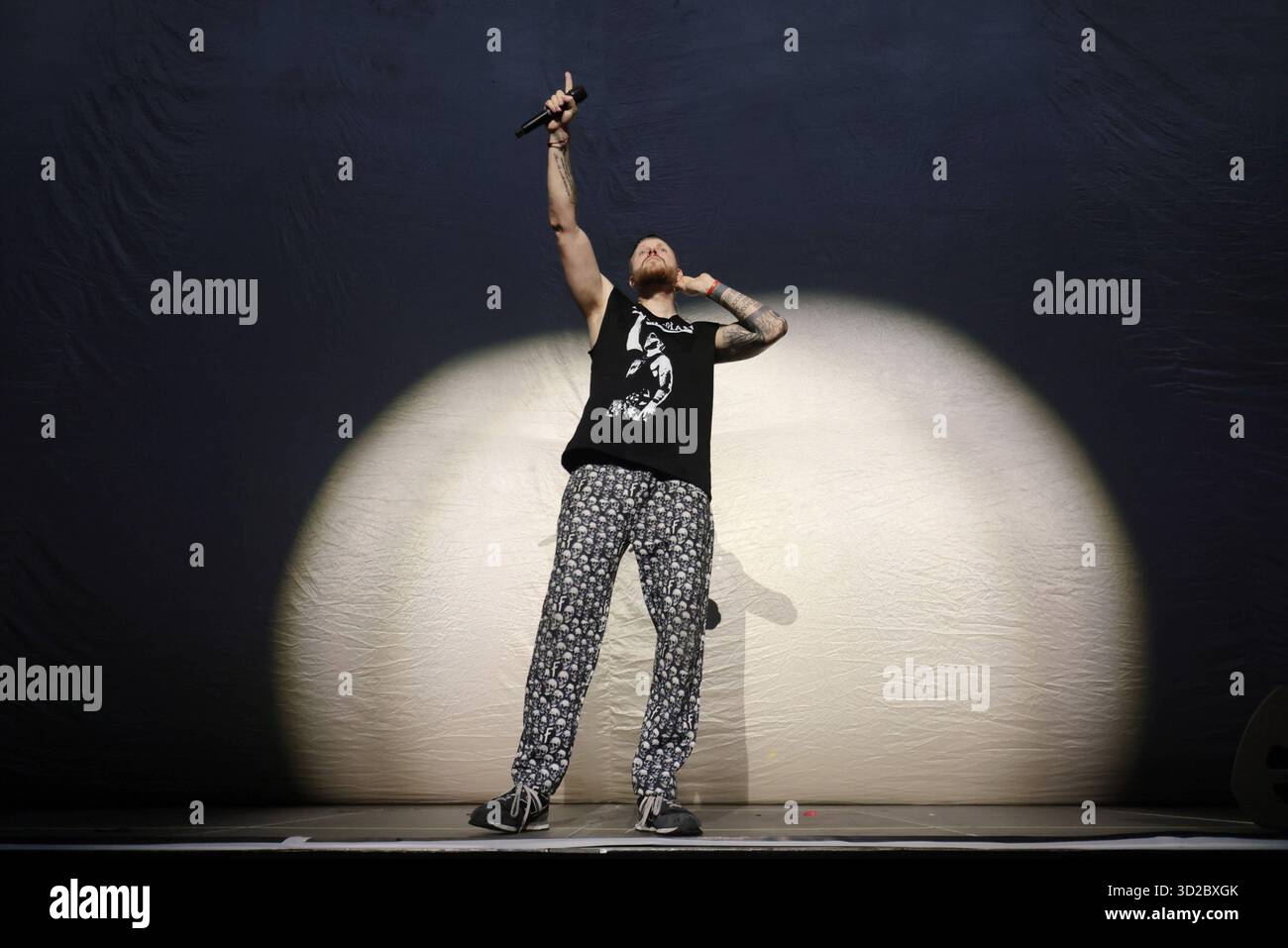 31.10.2025, Nils Wehowsky aka Finch, Rapper, im Konzert live in der ...