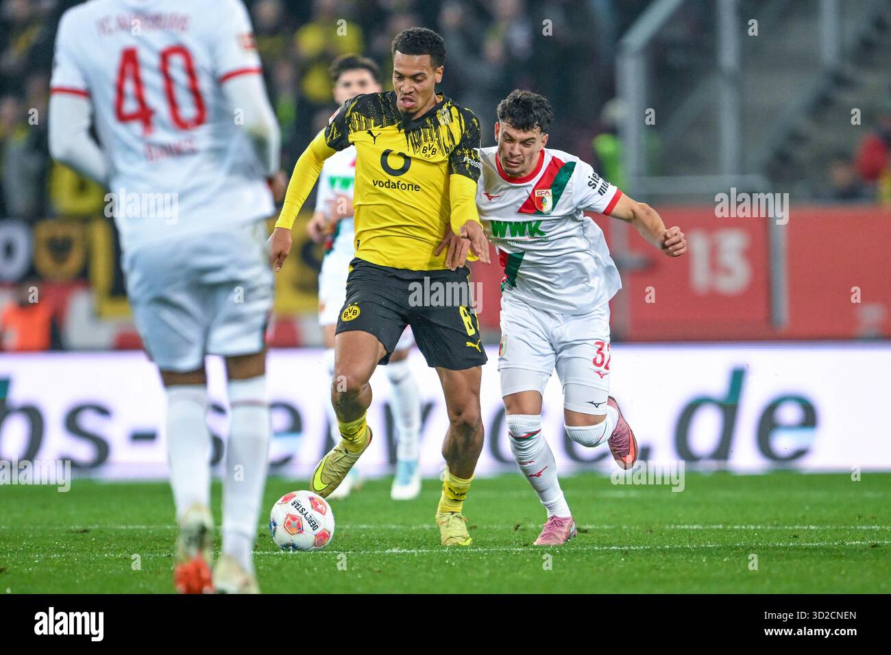 1. BL - 25/26 - FC Augsburg - Borussia Dortmund am 31.10.2025 in der ...