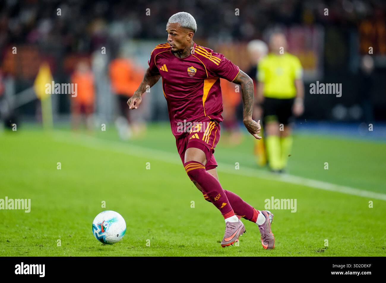 Wesley of AS Roma in action during the Serie A Enilive match between AS ...