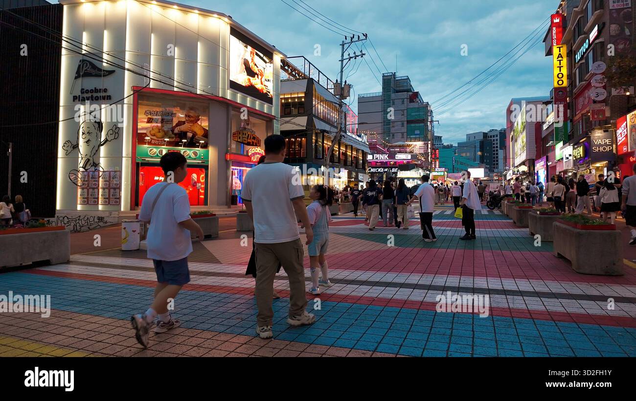 Colorful night korea life hi-res stock photography and images - Alamy